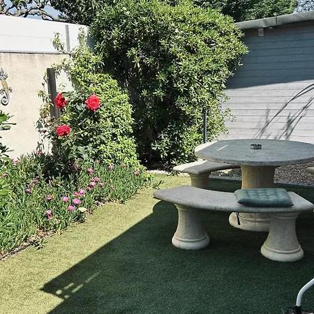 Refait à Neuf Avec Jardin Mortes Appartement